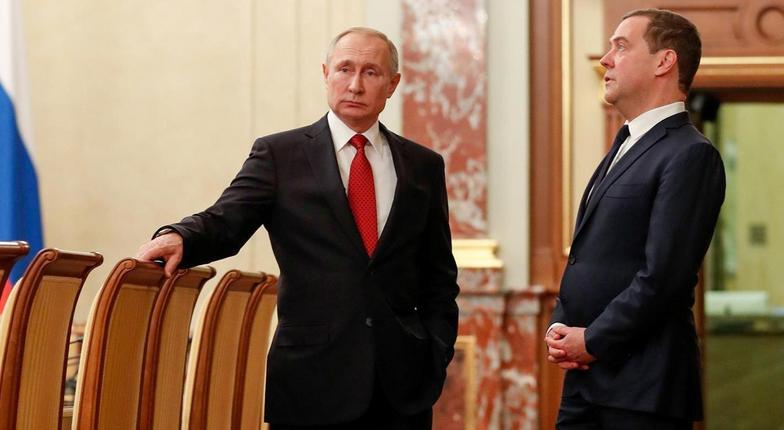Бывшему президенту России Медведеву придется ждать получения пожизненной должности сенатора