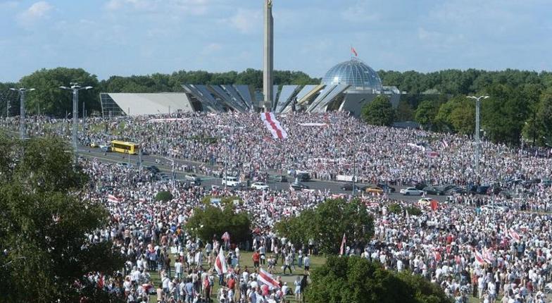 СМИ сообщают о 200 тысячах участников акции против Лукашенко