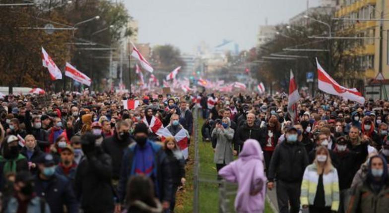 В Минске разгоняли протесты газом, светошумовыми гранатами, водометами и стрельбой резиновыми пулями