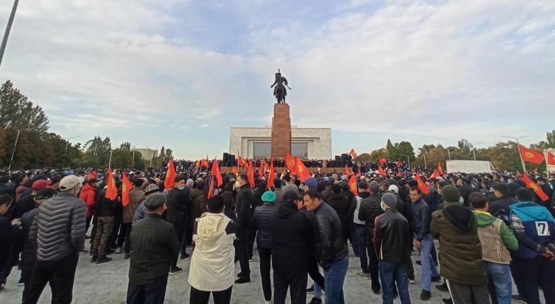 В столице Киргизии введено Чрезвычайное положение и мобилизованы войска