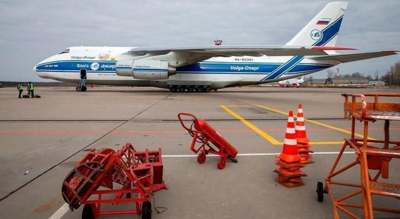 Самолет Ан-124 "Руслан" совершил аварийную посадку в Новосибирске