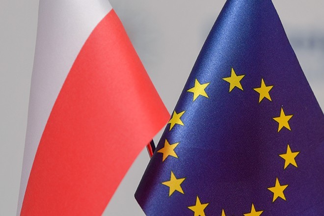 Европейская комиссия требует ввести санкции в отношении Польши