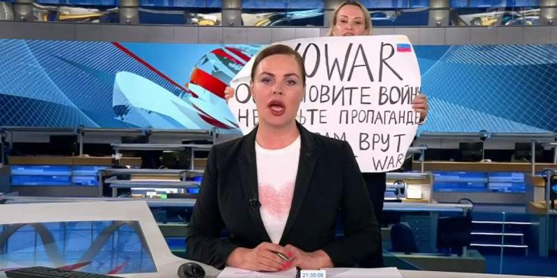 В Кремле считают антивоенную акцию в эфире Первого канала "хулиганством"