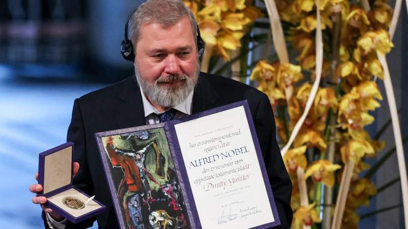 Дмитрий Муратов продал свою Нобелевскую медаль на аукционе в пользу детей Украины