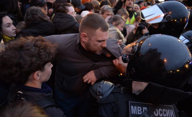 В ходе акции «Путина - в окопы!» задержано более 1320 человек в 39 городах России