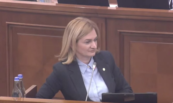 (ВИДЕО) Депутат-феминистка оскорбилась из-за «госпожи»