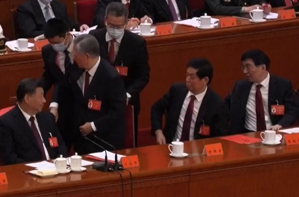 (ВИДЕО) Бывшего главу Китая Ху Цзиньтао насильно вывели из президиума на съезде КПК